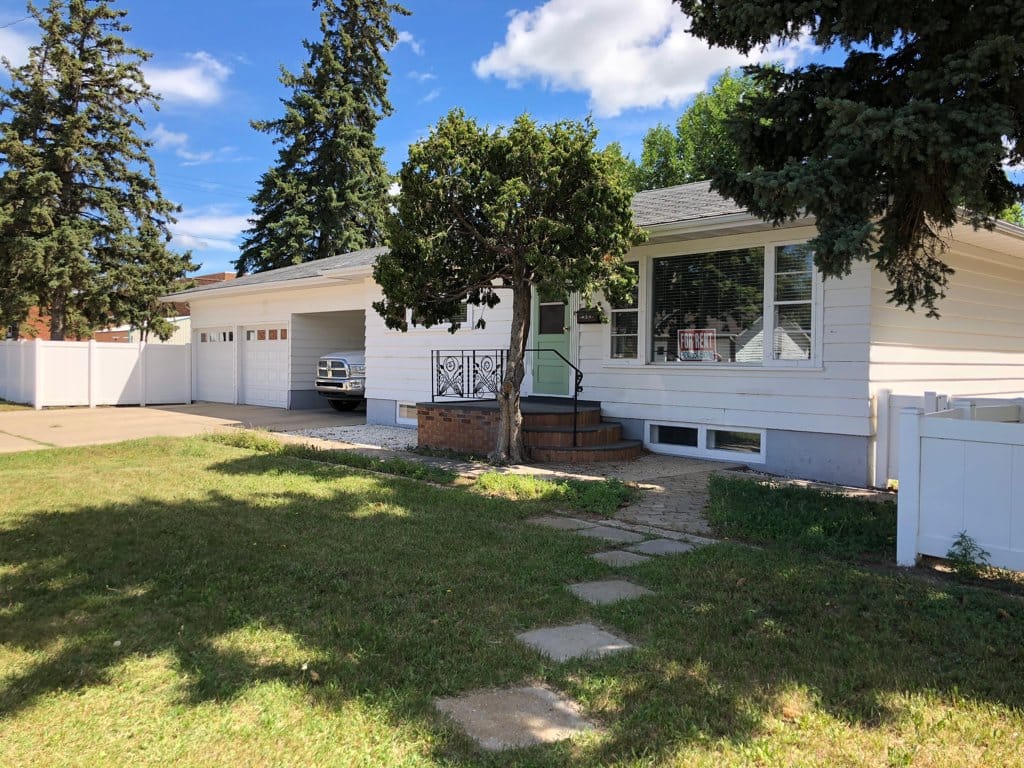 House for rent in Moose Jaw.  711 2nd Ave NE.
